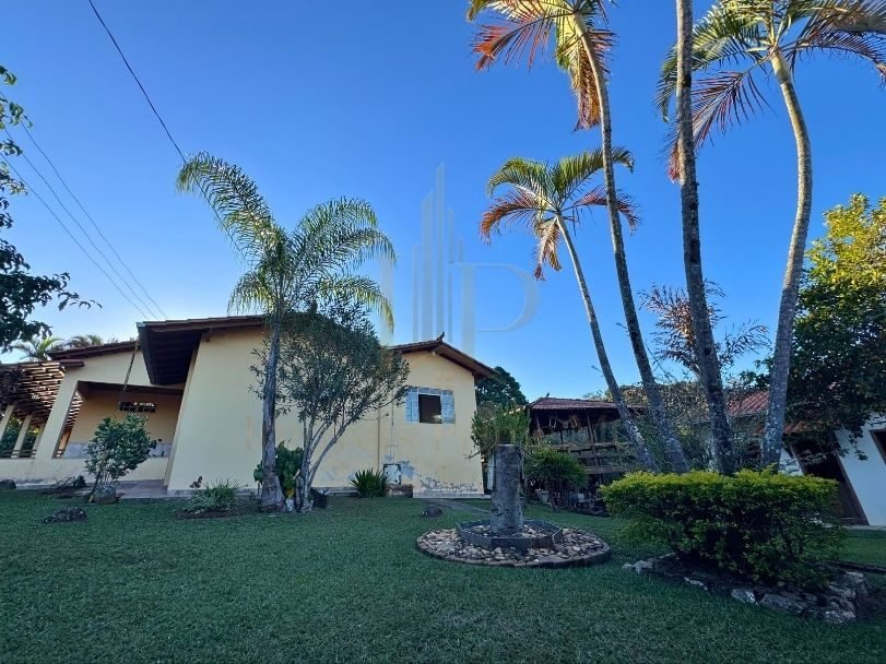 Fazenda Tombador em Itaúna/MG - Casa Frente Dia