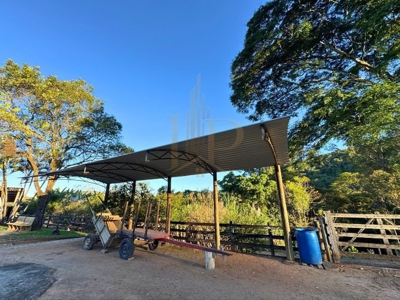 Fazenda Tombador em Itaúna/MG - Estrutura Coberta