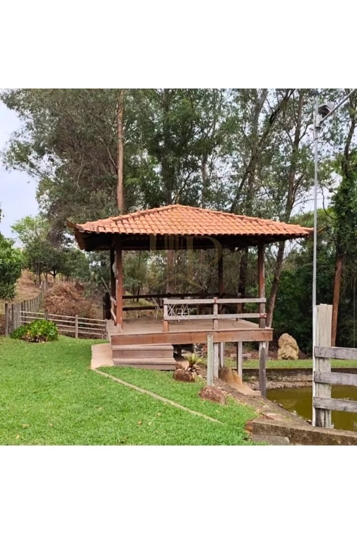 Fazenda Tombador em Itaúna/MG - Quiosque Madeira